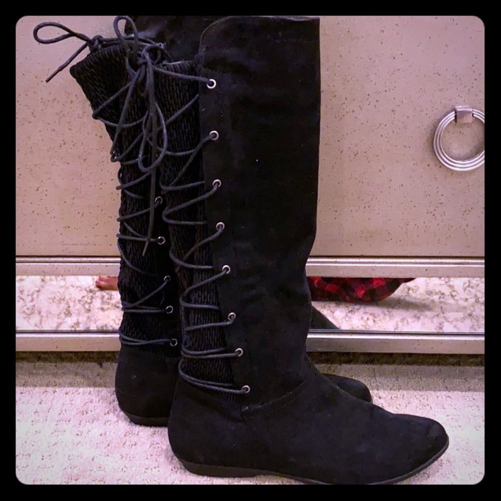 Flat lace back boots